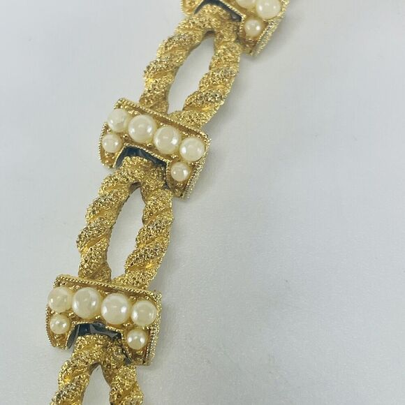 Crown Trifari Signed Bracelet Gold Tone Nugget Rope White Faux Pearl Link VTG 7" - Picture 5 of 16